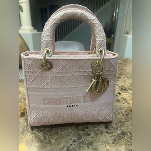 CHRISTIAN DIOR - Canvas Embroidered Cannage Medium Lady Dior-Lite Pink no strap